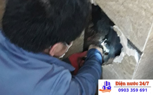 Dịch vụ sửa đường ống nước bị rò rỉ âm tường tại quận 6