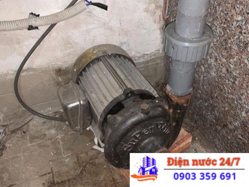 Sửa máy bơm nước giếng khoan bị hụt nước.