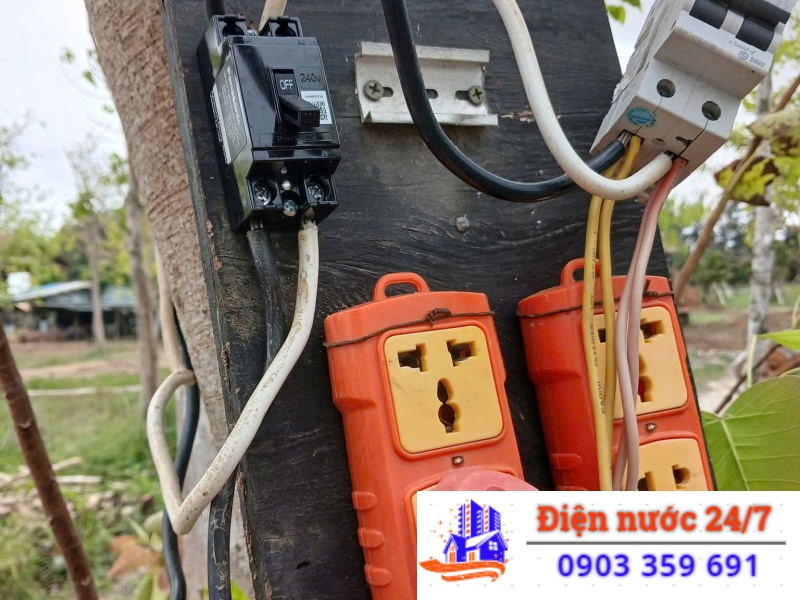thay ổ cắm điện kỹ càng và chuyên nghiệp