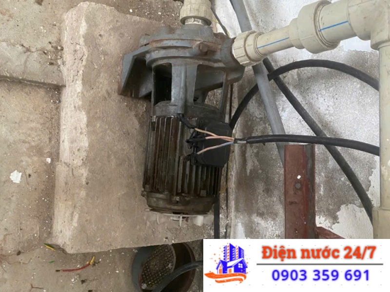 Sửa máy bơm nước giếng khoan hư cốt, cốt bị bào mòn, oxi hóa chảy nước vàng