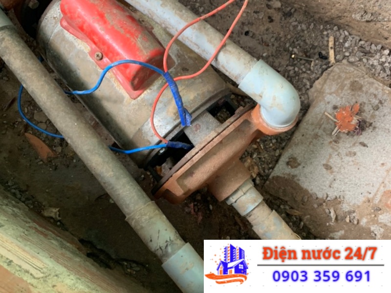 Sửa máy bơm giếng khoan không lên nước.