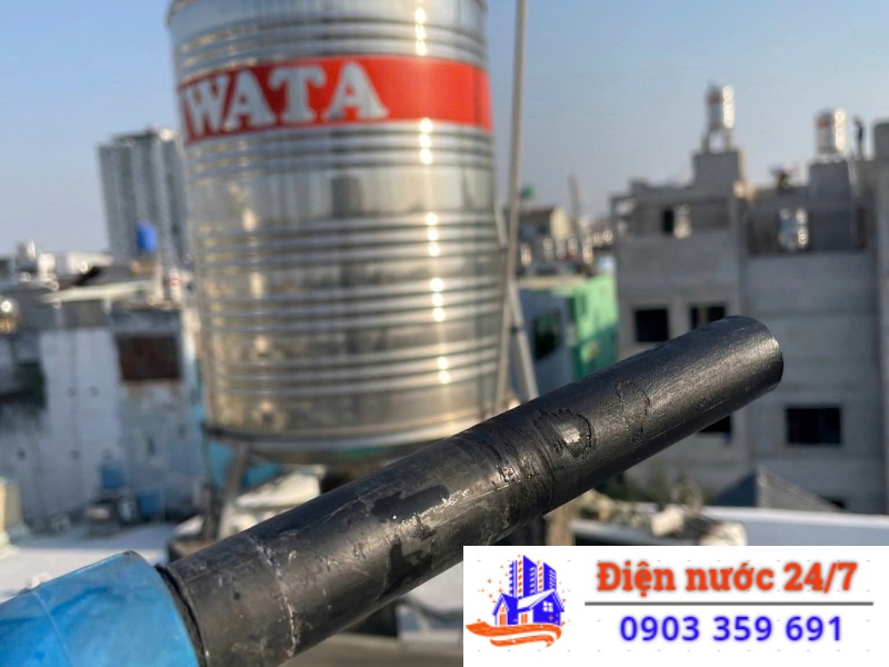  Sửa bồn nước bị bào mòn, rò rỉ sét, chảy nước, giá bao nhiêu?