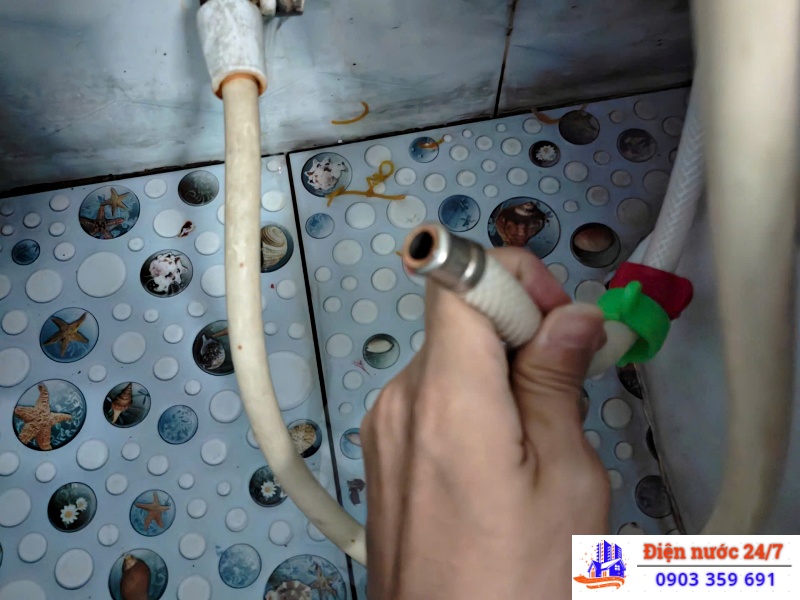 Sửa ống nước rò rỉ tại nhà giá rẻ 24H