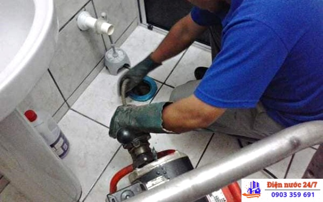 Thông, sửa đường ống nước bị nghẹt