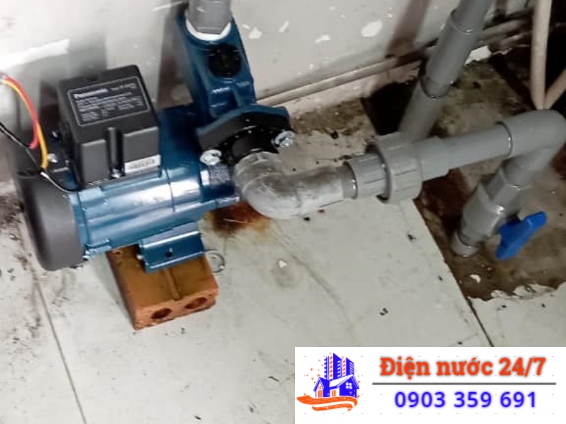 Thợ lắp đặt máy bơm nước chính hãng,