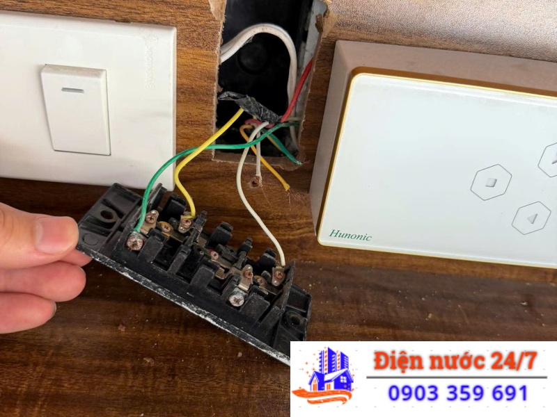 Dịch vụ sửa ổ cắm điện cháy, giá bao nhiêu tiền?