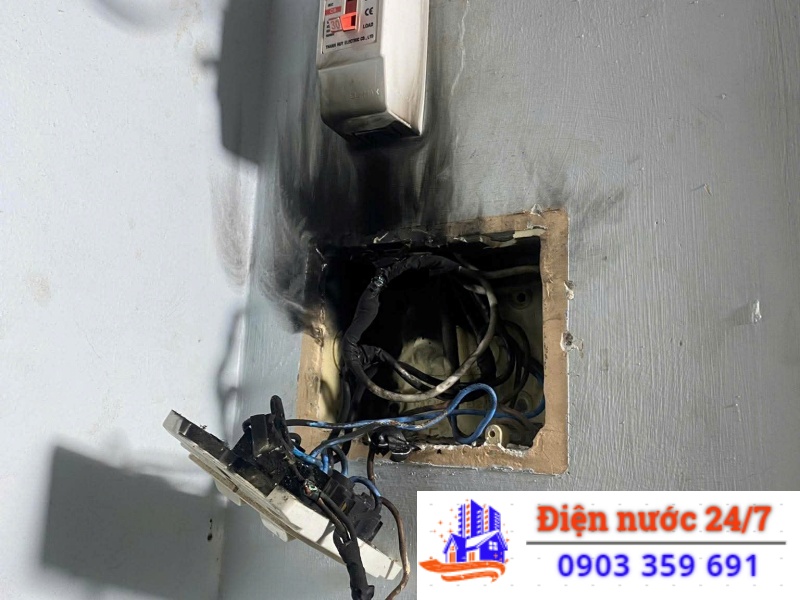 Dấu Hiệu, Nguyên Nhân & Giải Pháp Gây Ra Ổ Cắm Điện Bị Cháy.