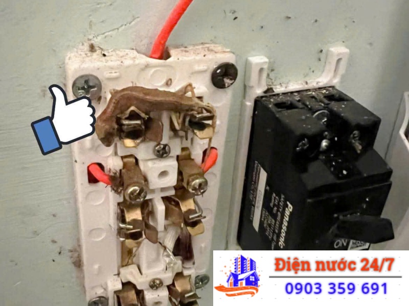Dịch vụ sửa ổ cắm điện bị tóe lửa, giá bao nhiêu?