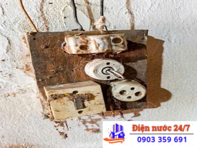 Dịch Vụ Lắp Đặt, Thay, Sửa Chữa Ổ Cắm Điện Tại Nhà Ở Quận 7 – GIÁ RẺ, NHANH CHÓNG 24/7 