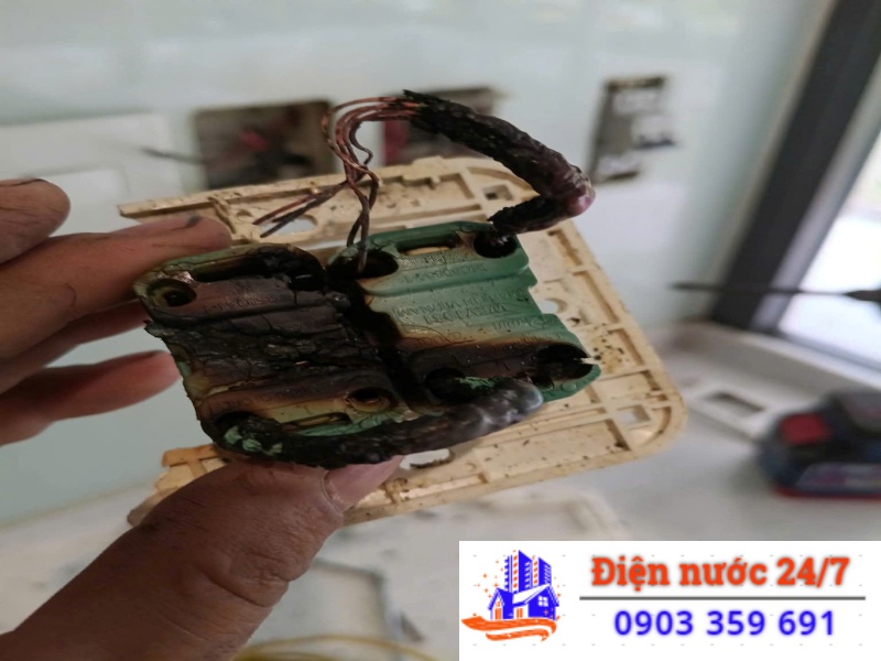Sửa ổ cắm điện tại quận 10 bị chập điện, giá bao nhiêu?