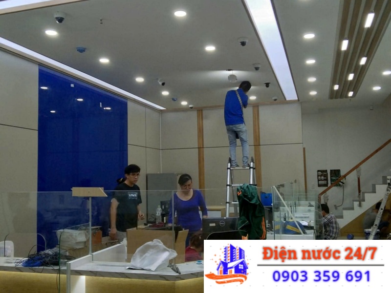 thuê đội thợ lắp đặt & đi lại đường điện