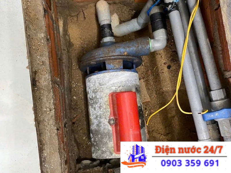 Thợ sửa máy bơm nước giếng khoan không chạy, giá bao nhiêu?