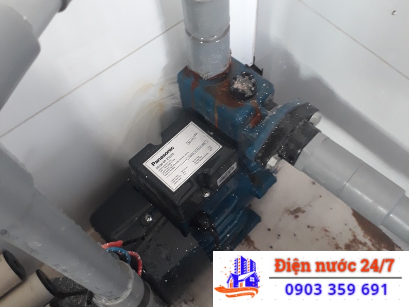 cần sửa máy bơm nước tại nhà đêm khuya