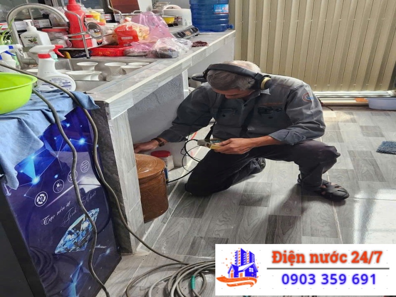  Thợ dò tìm, sửa ống nước rò rỉ âm tường tại quận 1. Chi phí trọn gói tâm bao nhiêu?