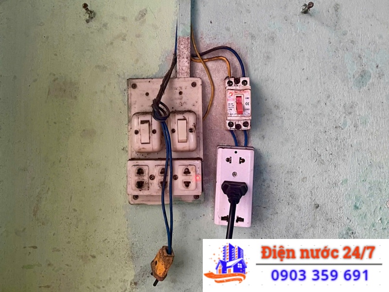 sửa ổ cắm điện bị lỏng chấu bên trong
