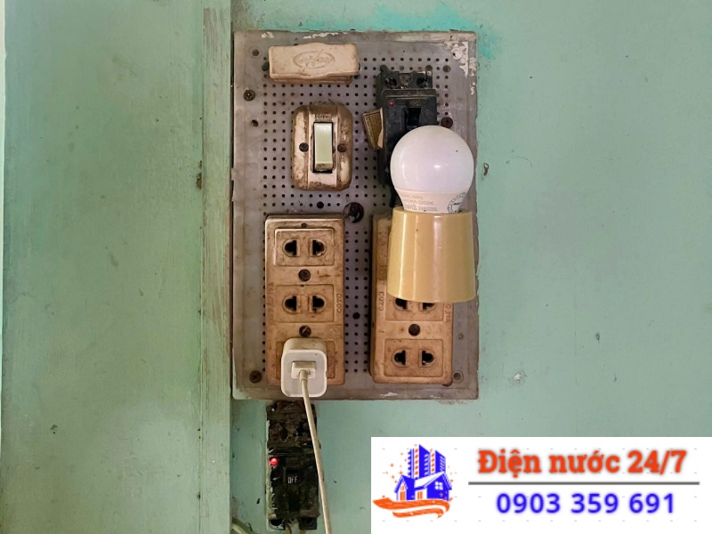 xử lý sự cố ổ cắm điện bị lỏng, không vào điện hiệu quả, giá phải chăng