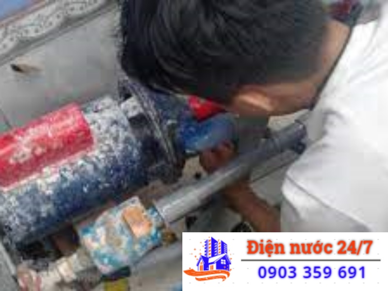 Sửa máy bơm nước giếng khoan hư đầu bơm, hư bạc đạn, hư phớt, hư cốt.