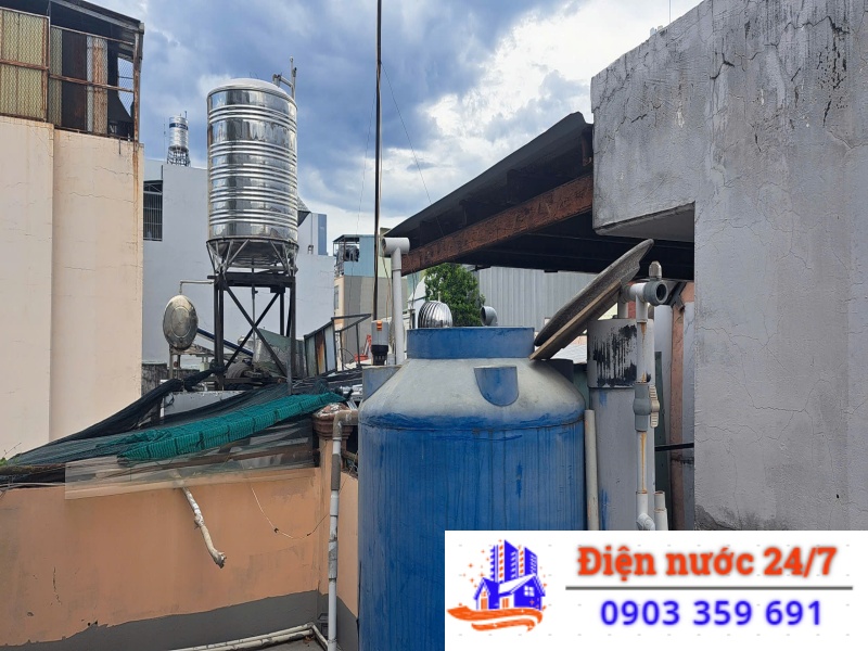 Sửa bồn nước nhựa bị thủng, giá bao nhiêu?
