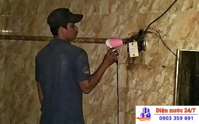 Thợ sửa điện rò rỉ âm tường 