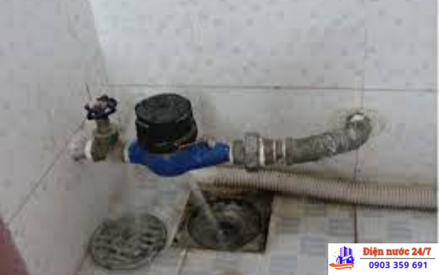 Sửa đường ống nước bị rò rỉ