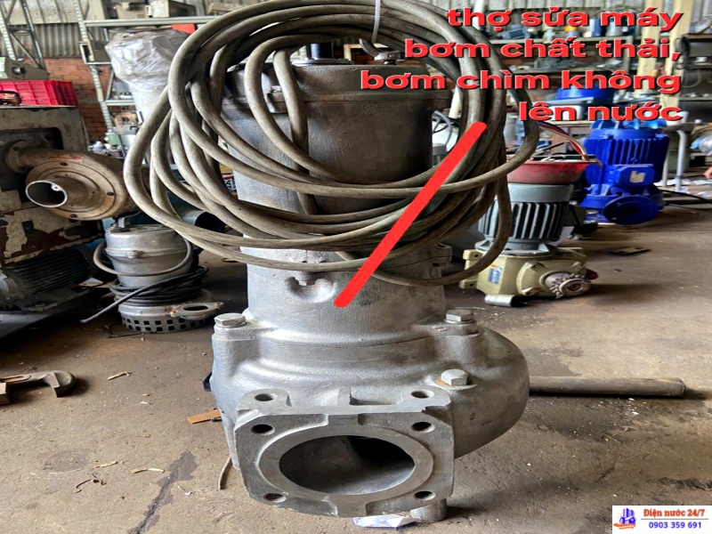 Sửa máy bơm chìm bị ket bùn
