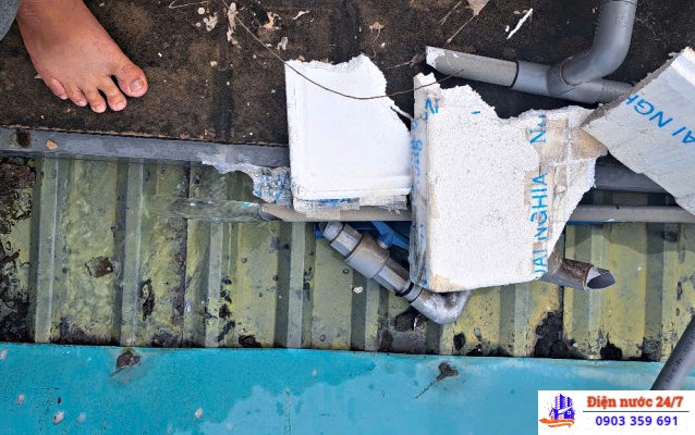 Sửa đường ống máy giặt bị xì, chảy nước giá bao nhiêu tiền