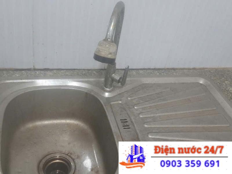 Sửa vòi nước rửa chén rò rỉ quận Bình Tân, giá bao nhiêu?