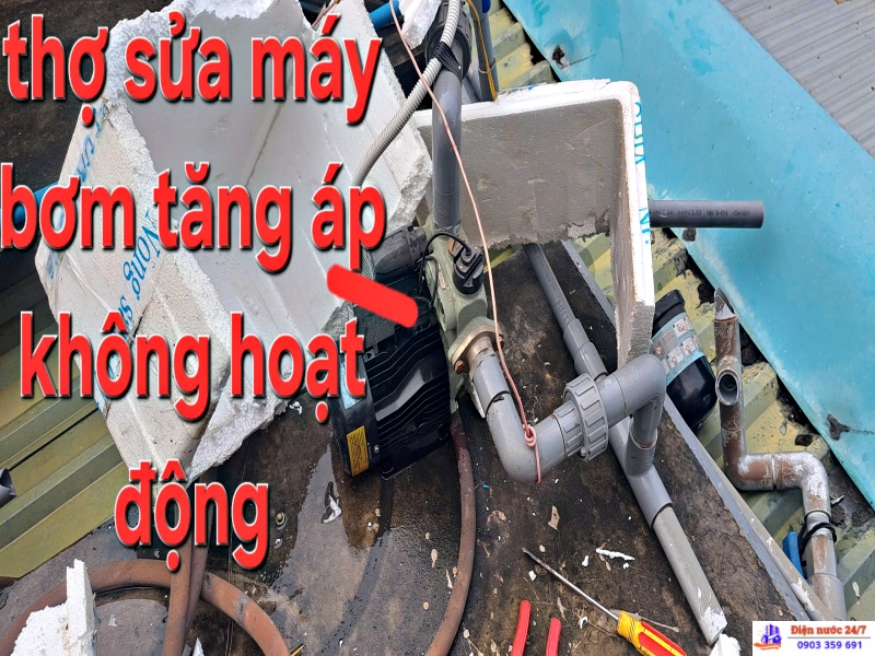 Thợ sửa máy bơm nước không hoạt động