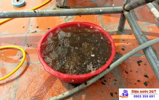 sửa đường ống nước bị tắc, nghẹt