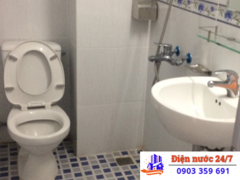 Sửa vòi nước rửa chén chảy yếu, không ra nước, đóng cận bẩn ở màng lọc.