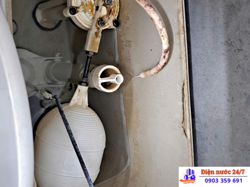 Nguyên nhân và giải pháp sửa phao bồn cầu bị hỏng