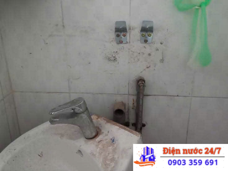 Sửa vòi nước rò rỉ, xì nước, chảy nước liên tục.