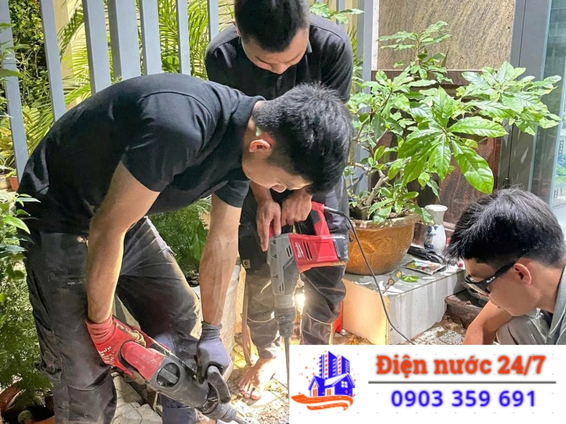 Dò tìm, sửa ống nước rò rỉ âm tường tại quận 12