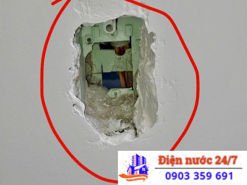 Thợ sửa chập điện âm tường